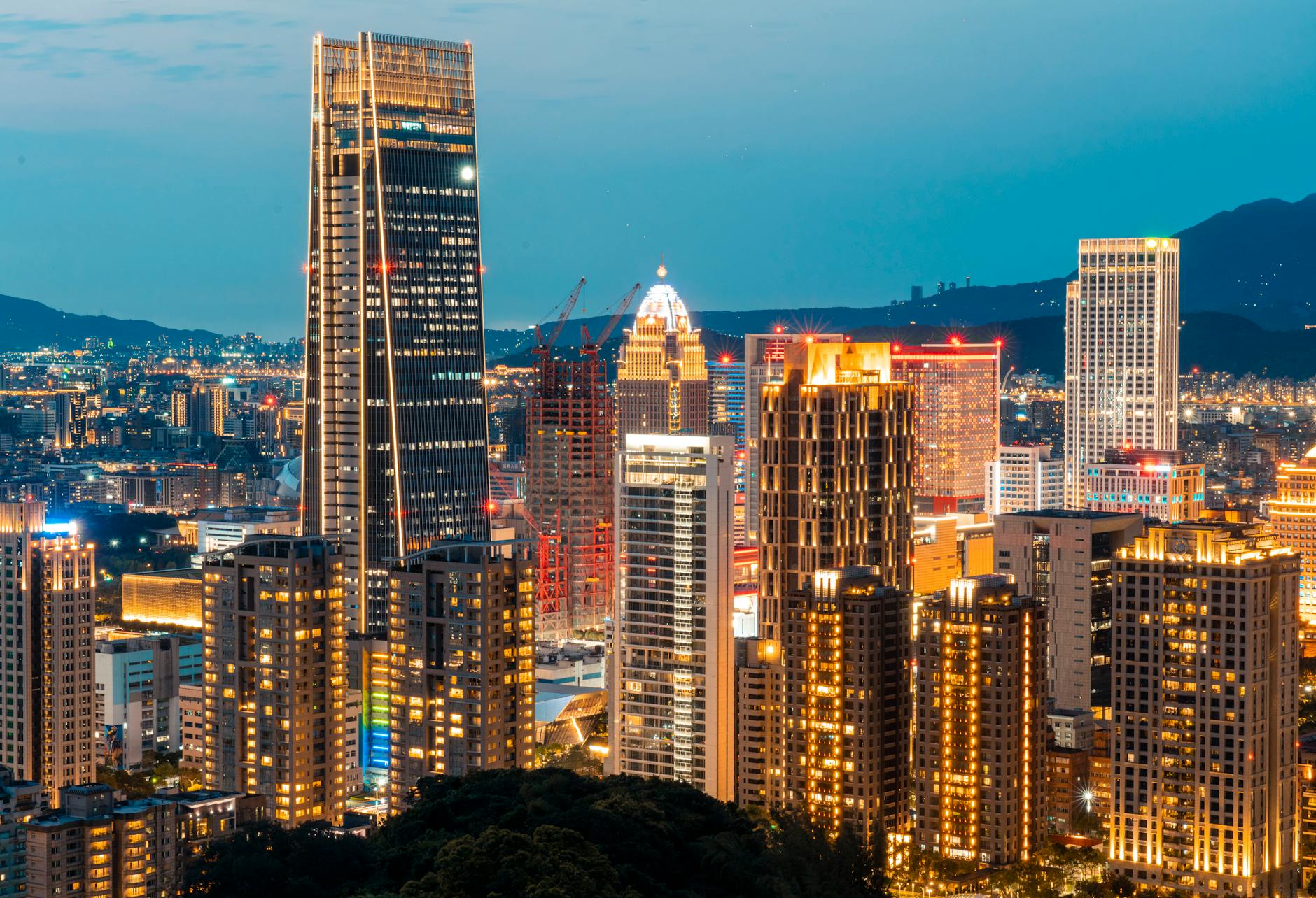 Taiwan Financial Firms Record Q1 Profits — What It Means for Alt Asset Allocation