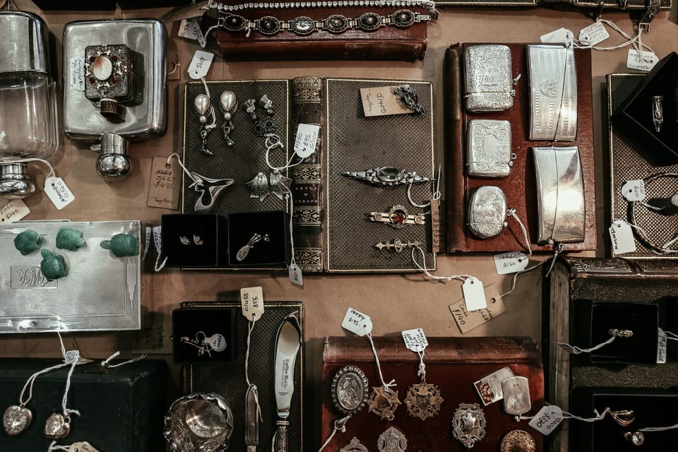 Fuchsia Fashion Collectibles: 5 Investment Signals APAC